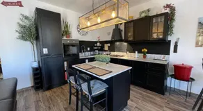 Industrial Cozy Apartment in Bugibba, Prime Location - Image 4