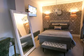 Holt Country Park · Modern & Spacious Apt - Image 2