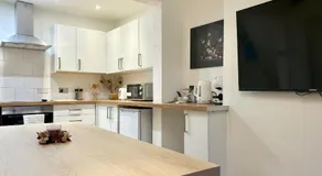 6B3B Contractor House Sleeps 12 Near Coventry Hospital & City Centre Free Nearby Parking - Image 4