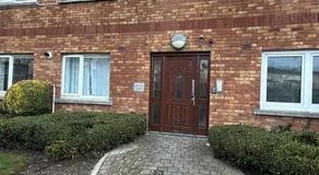 Double room beside tramline - Image 4