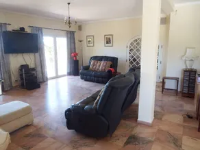 Villa Lara, espaçosa casa de 5 quartos com piscina aquecida, Wi-Fi gratuito, estacionamento seguro - Image 2