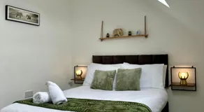 Cosy 3 Bed Apartment Near Birmingham Airport & NEC Perfect for Groups & Contractors! - Image 5