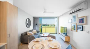 Boutique Hamilton Stay Portside - Image 3