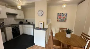 Ely Stays Flat 2 Spacious City Centre Apartment - Image 3