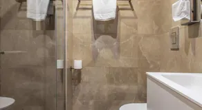 LB Vacation Rentals I Deluxe Studio w Balcony - 5mn Center I Casa d'Azur - Image 2