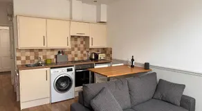 Dorchester Town Centre Entire Apartment - Image 3