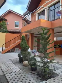Aleth's 2BR Apartment with Garage - Image 5
