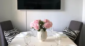 Central Stockholm 2 bedroom & FREE AIRPORT PICK UP - Image 3