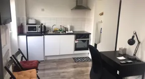 Cosy B1 Studio Apartment - Image 4