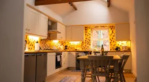 Finlay's Holmfirth - Apartment with Hot Tub - Image 2