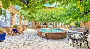 LE PRIEURE - Suites romantiques spa privatif, piscine, jardin, massages proche de Toulouse - Image 4