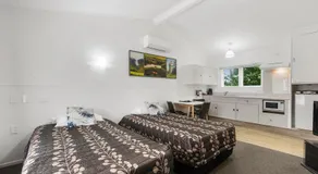 Tower Road Motel - Image 5