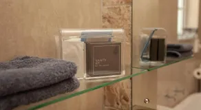 No 4 Boutique Beach House - Image 2
