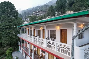Alaya Stays Headingly Suites Lake-Facing 2 BHK Retreat Just Above Mall Road - Image 5