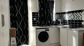 Luxury Ensuite Studio In Crayford Dartford Bexley London With Full Kitchen And Side Garden Alleyway Entrance - Image 3
