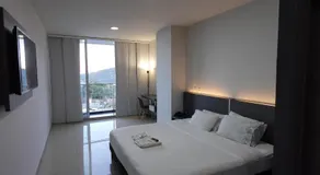 Hotel Doral Inn - Image 2