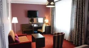 Tenis Club - Image 2