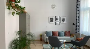 Charming Central Apartments - Image 3