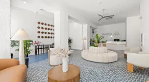 Bluebird Suites at The Apex Miami - Image 3