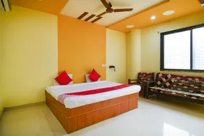 OYO 64091 Hotel Pathak Palace - Image 4