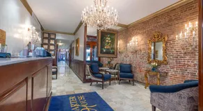 Quarter House Suites - Image 4