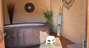 La Chambre Haute, spa et jardin extérieur à Nîmes - Image 4