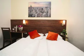 Little Paris Hotel - Image 5