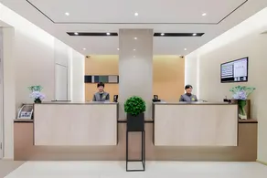 Home Inn Style South Square of Shanghai Railway Station - Image 3