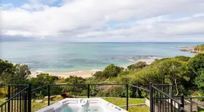 Y Vue - Beachside Apartment with Ocean Views - Image 3