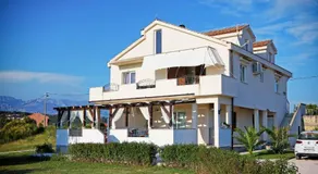 Tasteful Apartment Landscaped Garden - Image 3