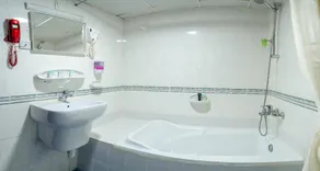 Al Karnak Hotel - Image 2