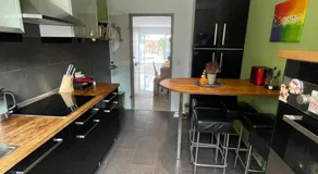 City-Oasis with 3 bedrooms, garden, jacuzzi, gym, fireplace, close to U1, city center & airport - Image 2