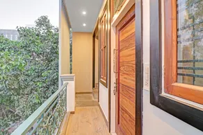 Hotel O Queen House Near Pvr Ansal Plaza Greater Noida - Image 5