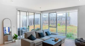 Shared House in Melbourne - Image 2