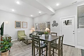 Logan Square Serene 3BR Apt Comfy King Sized Beds - Image 1