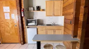 Raccoon Lodge Motel - Image 5