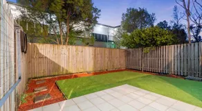Market Square Modern Haven - Near QEII and Griffith Uni - Image 4