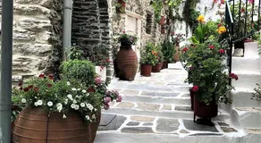 Stella's Home in Koronos - Image 2