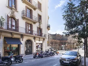 Thesuites Barcelona - Image 4
