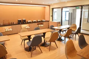 Hanting Hotel Qingdao May Fourth Square Zhiquan Road Metro Station - Image 5