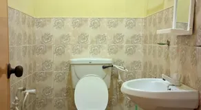 RooLi Harbour Inn-Trincomalee - Image 4