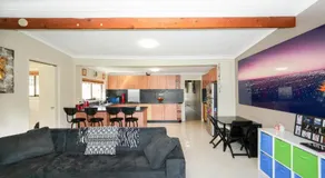 Brunswick Melbourne-Cosy Room-Great location - Image 2