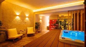 Romantische suite met jacuzzi & sauna - dichtbij stadscentrum - Image 4