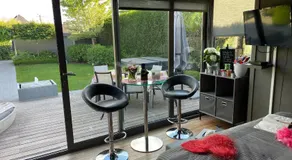 La chambre du puits avec 2 jacuzzis , sauna et Hammam privatif - Image 2