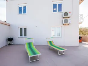 Spacious Apartment in Banj with Terrace - Image 5