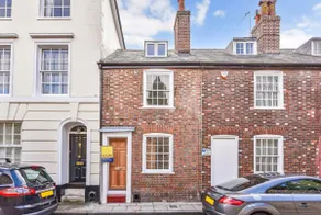 Charming Winchester Retreat - Image 4