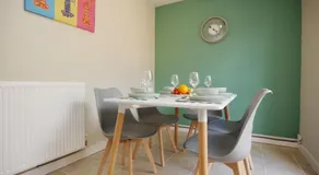Windrush House By N And N Stays, 3 Bedroom house in Whitway Bath with Free Parking Free Wifi, Long stays welcome - Image 3