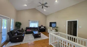 94 Green St - Image 2