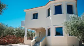 Villa Di Leon - Uniquely Designed Villa with Pool in a Picturesque Village near Famous Porto Limnionas, Offering Exceptional Hospitality By Villa Mana Gers - Image 5