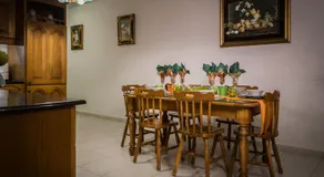 Manor Court Luxury Apartment - Image 5